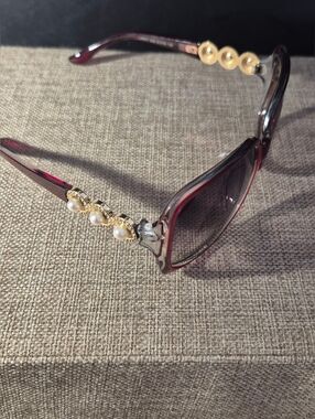 New, Luxury Women’s Red Pearl Accent Sunglasses - Stylish Sun Protection